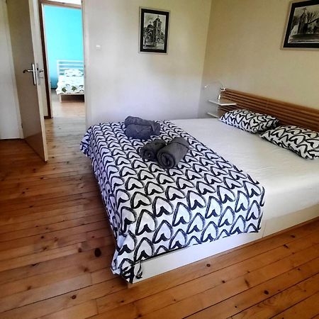 Spacious 3 Bedroom Apartment, Close To Metro Station Szófia Kültér fotó