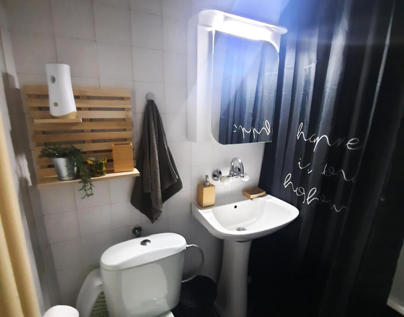 Spacious 3 Bedroom Apartment, Close To Metro Station Szófia Kültér fotó