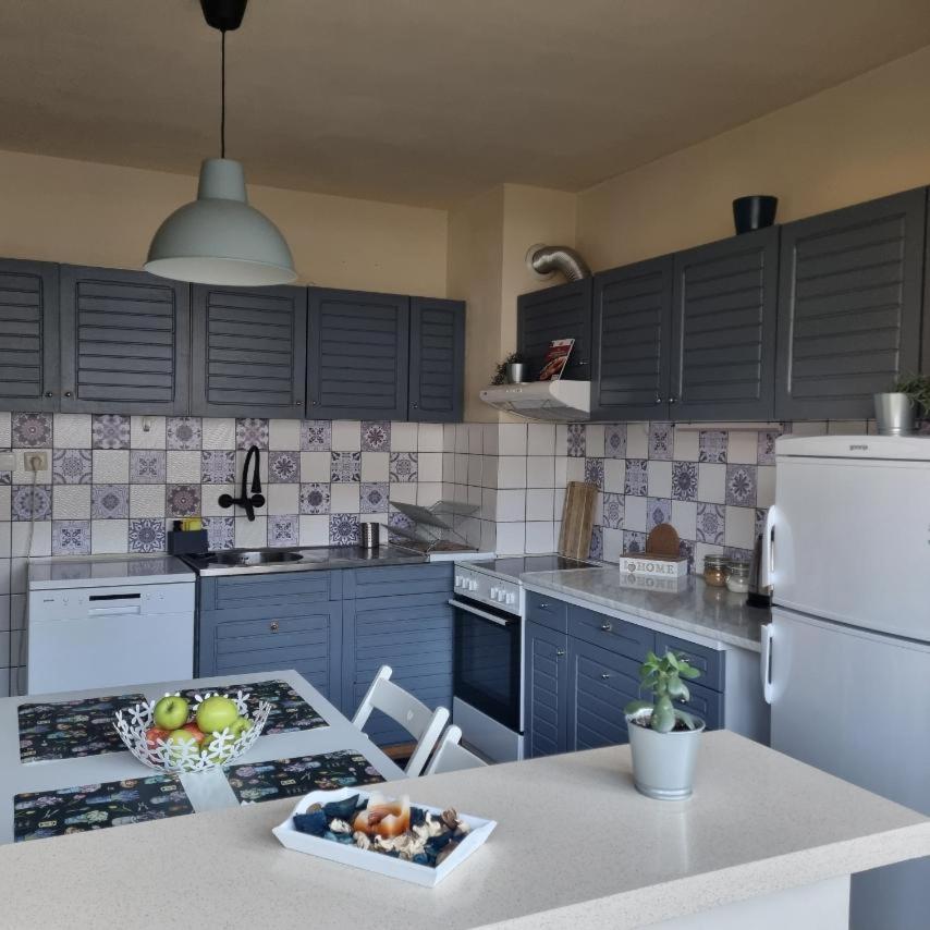 Spacious 3 Bedroom Apartment, Close To Metro Station Szófia Kültér fotó