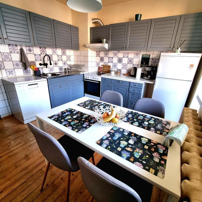 Spacious 3 Bedroom Apartment, Close To Metro Station Szófia Kültér fotó